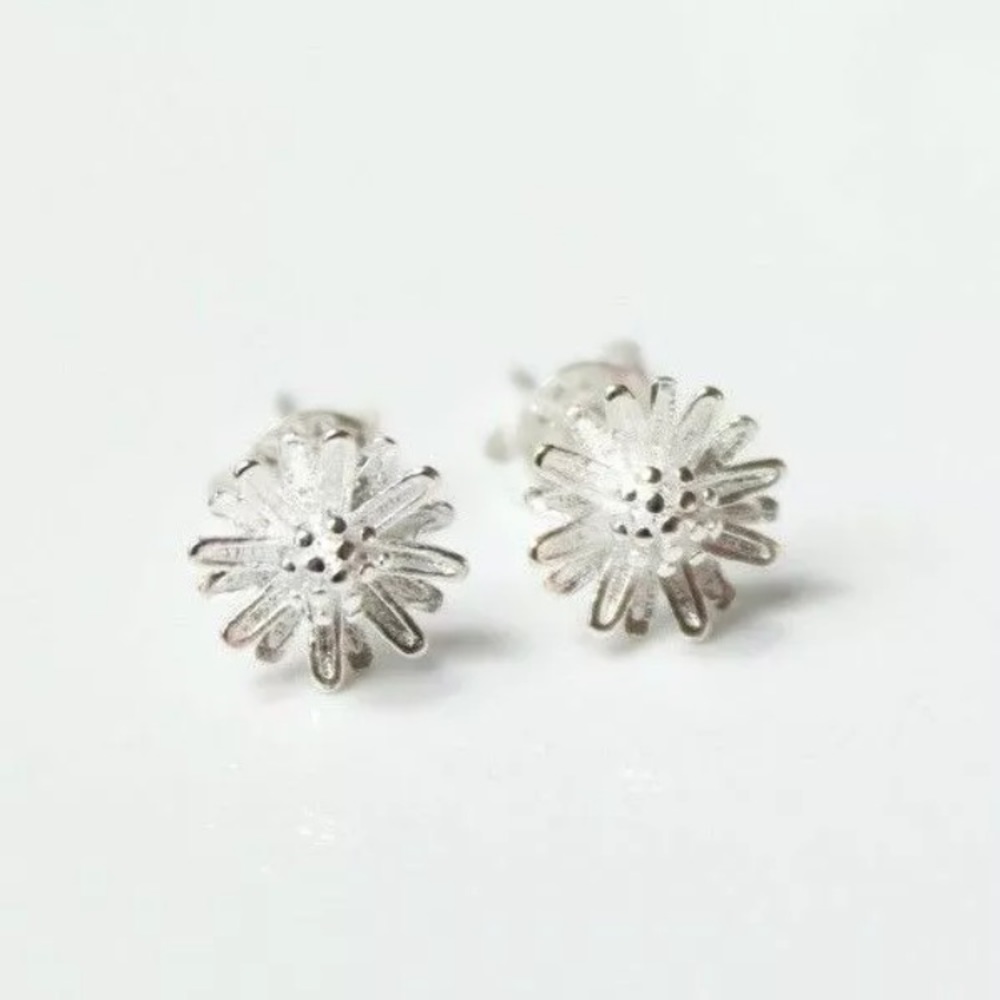 🌻925 sterling silver earrings daisies brand new
